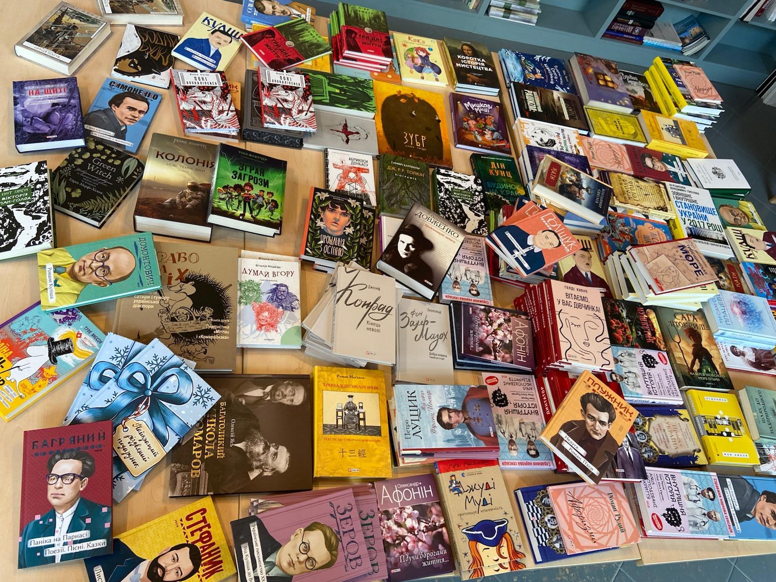 Książki do biblioteki od Ministra Spraw Zagranicznych Ukrainy Andrija Sybihy